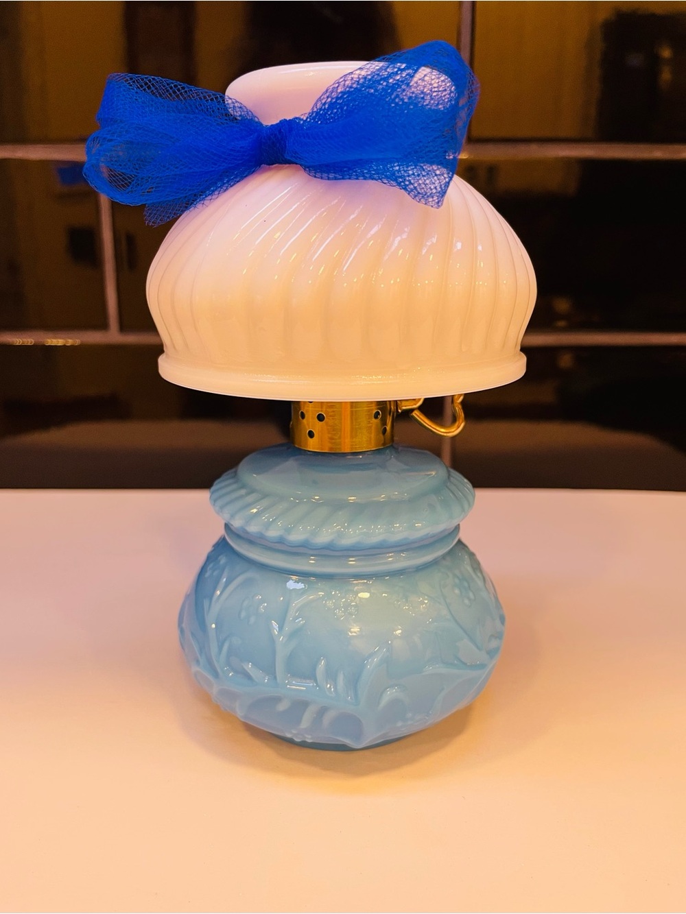 Vintage adorable Avon courting lamp with shade.